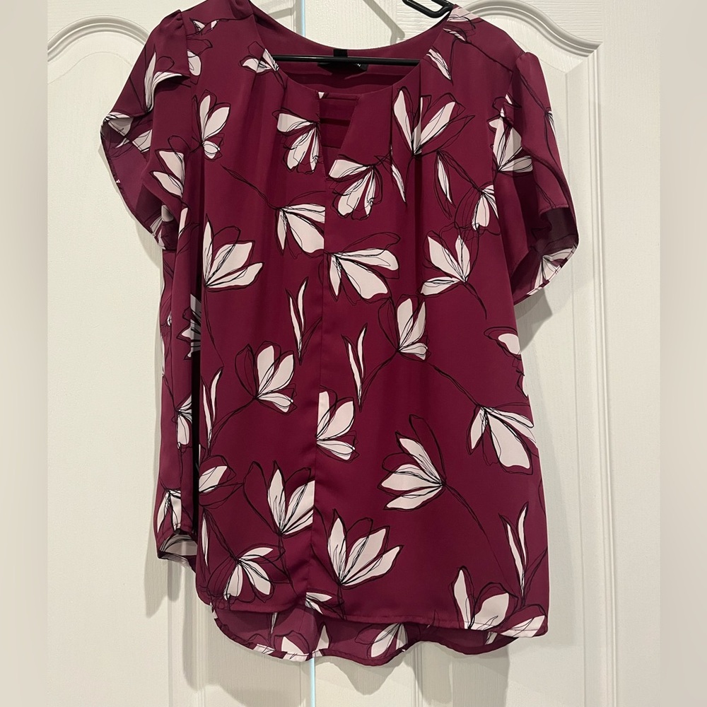 41 Hawthorn Shirts. Set of 2. Women’s size L.